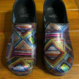Dansko size 38 clogs